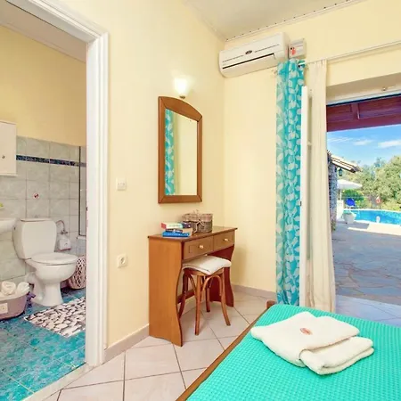 Bouritsa With Private Pool Villa Karyotikon